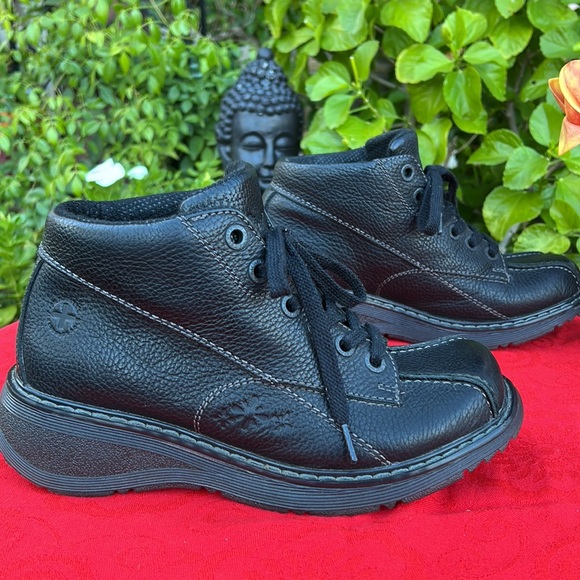 Dr. Martens Daisy Flower Embossed Black Chunky Platform Ankle Boots 😍 - Picture 13 of 17